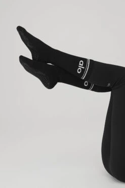 Women's Throwback Barre Sock - Black/White 9 Women's Throwback Barre Sock - Black/White -Style Avenue A0263W 0100 b1 s1 a3 1 m89