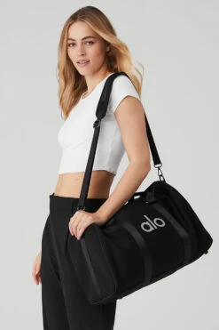 Traverse Duffle - Black/Silver -Style Avenue A0366U 01115 b1 s1 a3 1 m89