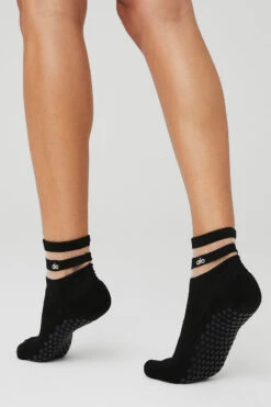 Women's Pulse Grip Sock - Black 8 Women's Pulse Grip Sock - Black -Style Avenue A0485W 01 b1 s1 a2 1 m78