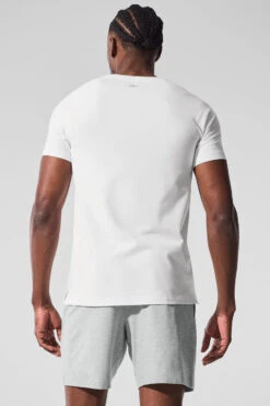 Alo Vapor Crewneck Short Sleeve - White 8 Alo Vapor Crewneck Short Sleeve - White -Style Avenue M1228R 00 b1 s1 a2 1 m221