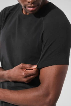 Alo Vapor Crewneck Short Sleeve - Black 10 Alo Vapor Crewneck Short Sleeve - Black -Style Avenue M1228R 01 b1 s1 a4 1 m221