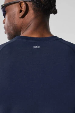 Alo Vapor Crewneck Short Sleeve - Navy 11 Alo Vapor Crewneck Short Sleeve - Navy -Style Avenue M1228R 03842 b1 s1 a4 1 m221