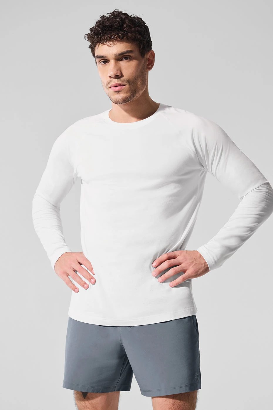 Alo Vapor Crewneck Long Sleeve - White 3 Alo Vapor Crewneck Long Sleeve - White