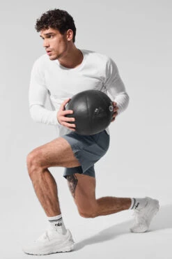 Alo Vapor Crewneck Long Sleeve - White 12 Alo Vapor Crewneck Long Sleeve - White -Style Avenue M3266R 00 b1 s1 a4 1 m214