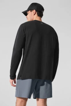 Alo Vapor Crewneck Long Sleeve - Black 8 Alo Vapor Crewneck Long Sleeve - Black -Style Avenue M3266R 01 b1 s1 a2 1 m214