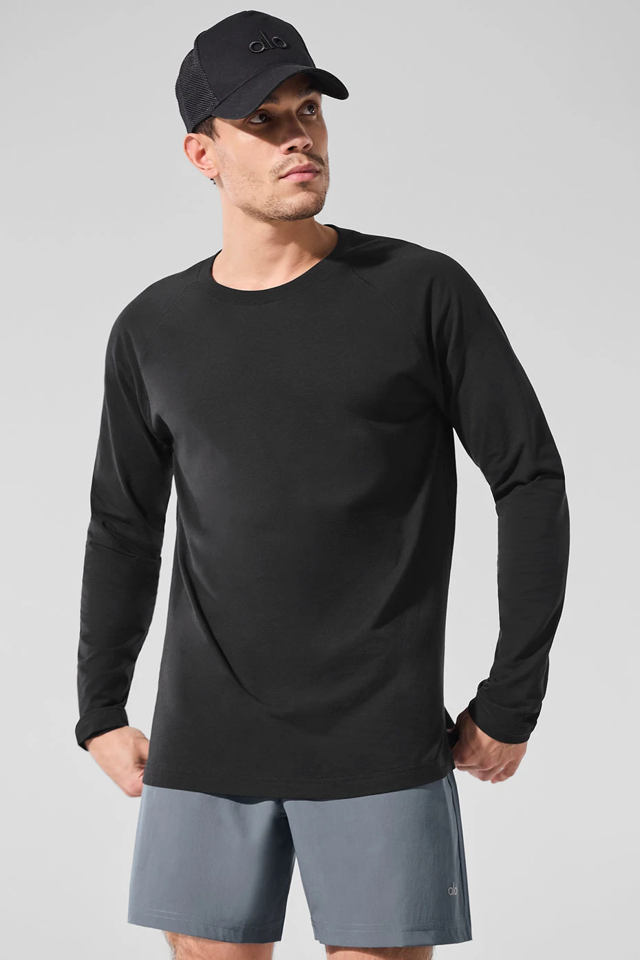 Alo Vapor Crewneck Long Sleeve - Black 3 Alo Vapor Crewneck Long Sleeve - Black