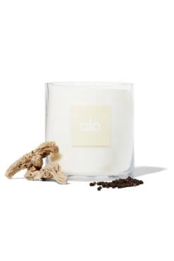 Alo Signature Candle - 60 Oz -Style Avenue N7016F 00 b1 s1 a2