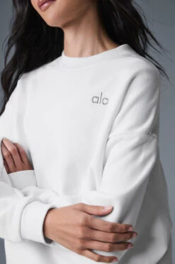 Accolade Crew Neck Pullover - White -Style Avenue U3031RG 00 b1 s1 a4 1 m54