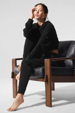 Muse Hoodie - Black -Style Avenue W3438R 01 b1 s1 a5 1 m191