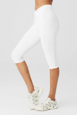 Airbrush V-Cut Define Capri - White 8 Airbrush V-Cut Define Capri - White -Style Avenue W51164R 00 b1 s1 a3 1 m18 7abcc96c dae1 4d52 86c0 32387d0a780a