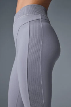 Alosoft High-Waist Head Start Legging - Fog -Style Avenue W51384R 05134 b1 s1 a4 1 m206