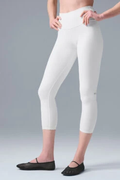 High-Waist Airbrush Capri - White -Style Avenue W5475R 00 b1 s1 a3 1 m184